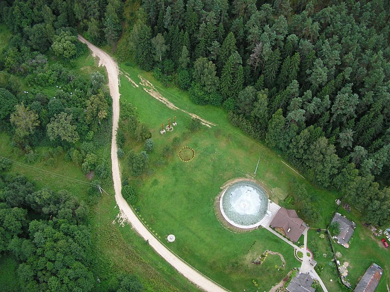 Merkinės Piramidė – Dvasinio Pažinimo ir Sveikatinimo Erdvė | Stiklinis Kupolas Ø23m