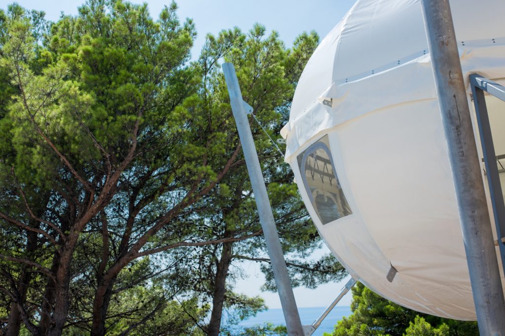 Cocoon Gyvenvietė | „Medora Orbis“ stovyklavimas ir pramogos