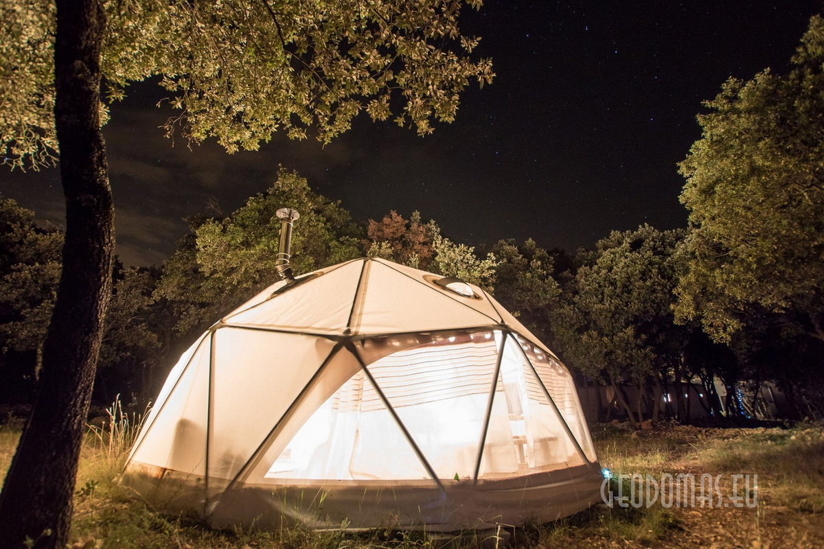 CRYSTAL KAPSULĖ & 28m2 GLAMPING KUPOLAI | Astronarium.Fr