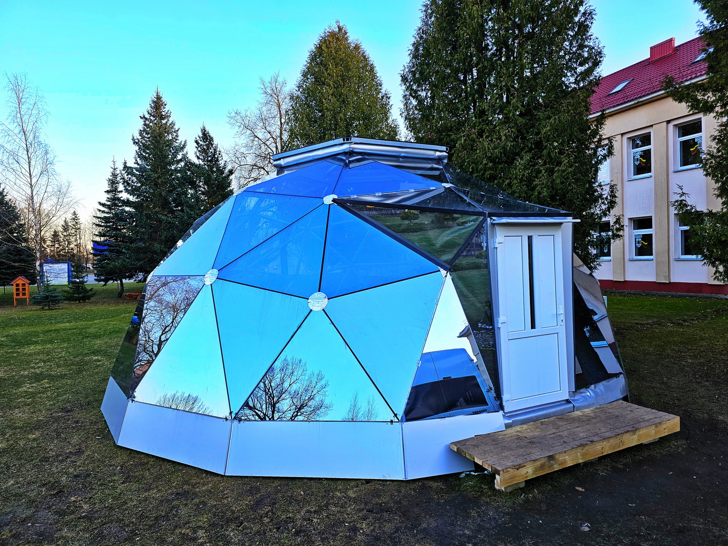 50m2 STIKLINĖ Lauko Klasė Ø8m Kupolas | Pasvalio Svalios progimnazija