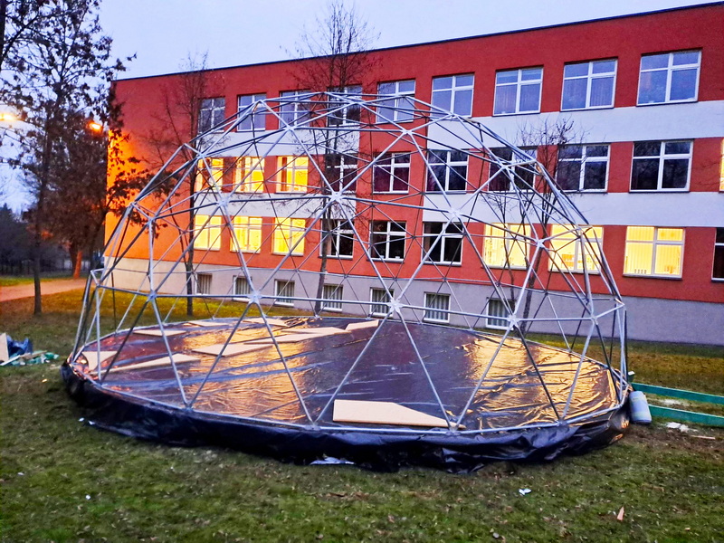 50m2 Lauko Klasė Ø8m Kupolas | Vilniaus savivaldybės Grigiškių gimnazija