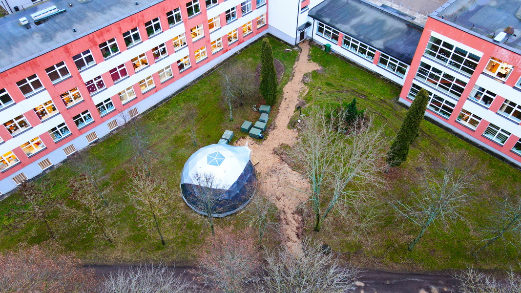 50m2 Lauko Klasė Ø8m Kupolas | Vilniaus savivaldybės Grigiškių gimnazija