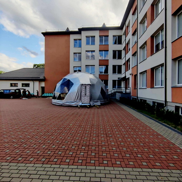 50m2 Lauko Klasė Ø8m Kupolas | Alytaus Adolfo Ramanausko-Vanago gimnazija